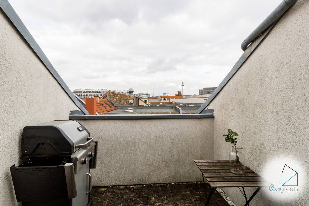 You can have a good time on the balcony while having a barbecue.