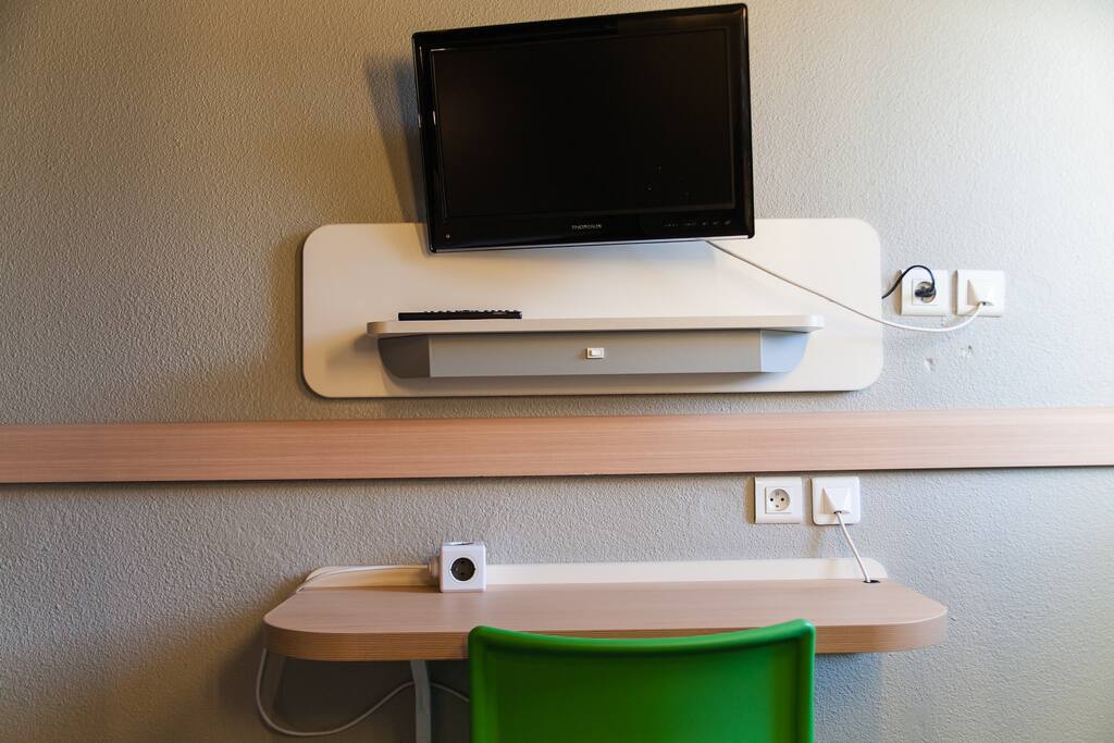 vous avez des prises pour charger votre téléphone, aussi ...