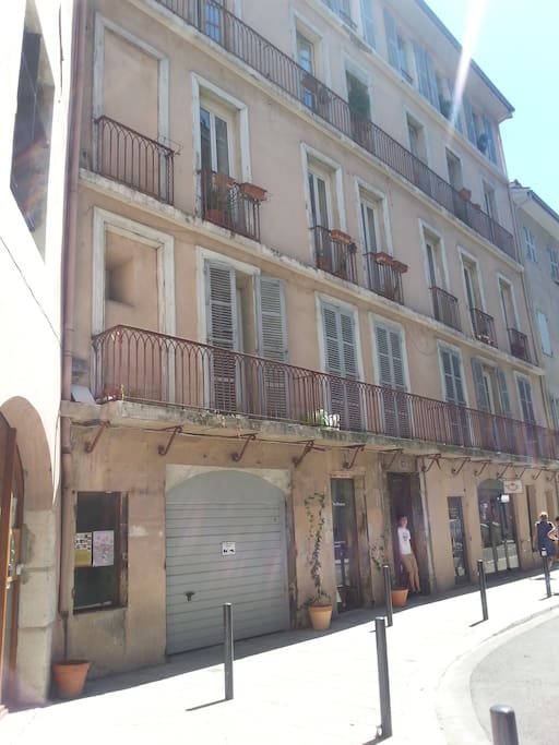 Facade de l immeuble 2 ieme etage