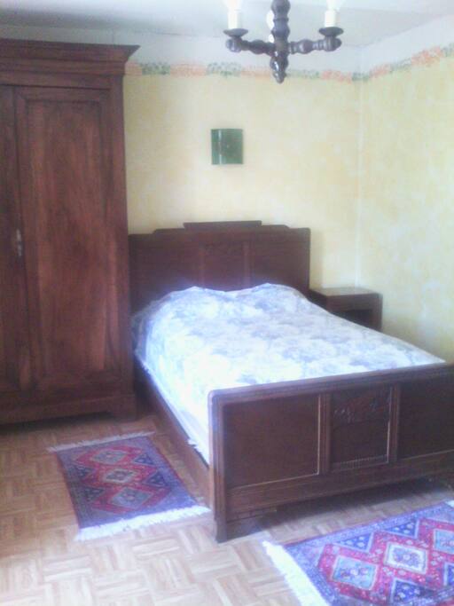 La chambre en mobilier traditionnel