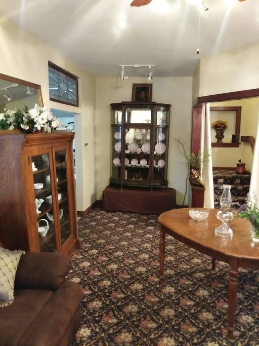 Main entrance , lobby / sitting room.