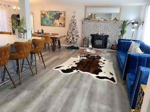 Successful Airbnb property: The7C's Luxury Cottage-King Beds-Game Room-Hot Tub in Lambton Shores