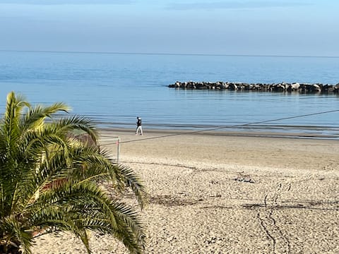 “Secret house” on the beach. In the sea! (CIN)