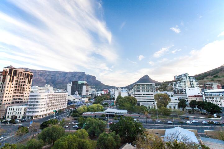 Central Stylish Apartment, Great Views gallery image 3