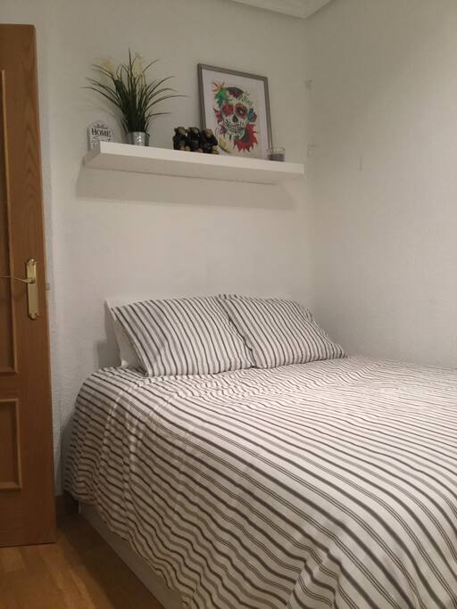 Preciosa habitación con cama doble de 1,35 muy cómoda.
