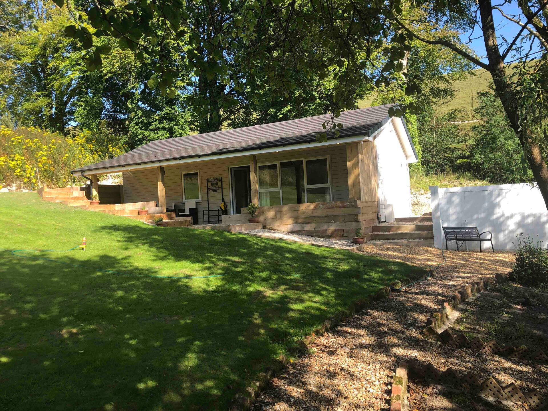Private Stylish Lodge, Hot Tub, Wi-Fi, Heating, 5*