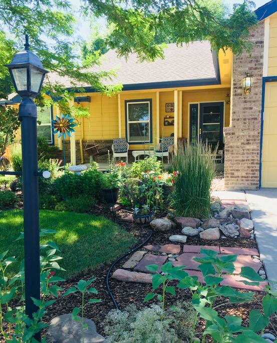 beautiful front yard