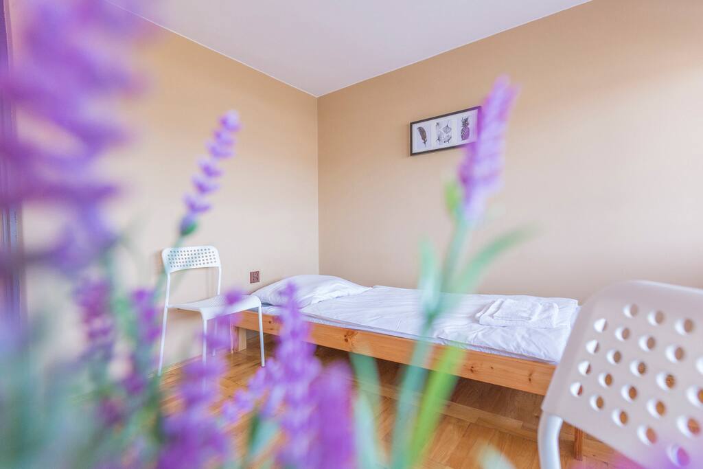 Pokój Nr 15, 1 osobowy z balkonem.