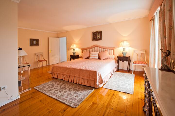 Solar Piedade – FANTASTIC 5 bedroom villa gallery image 3