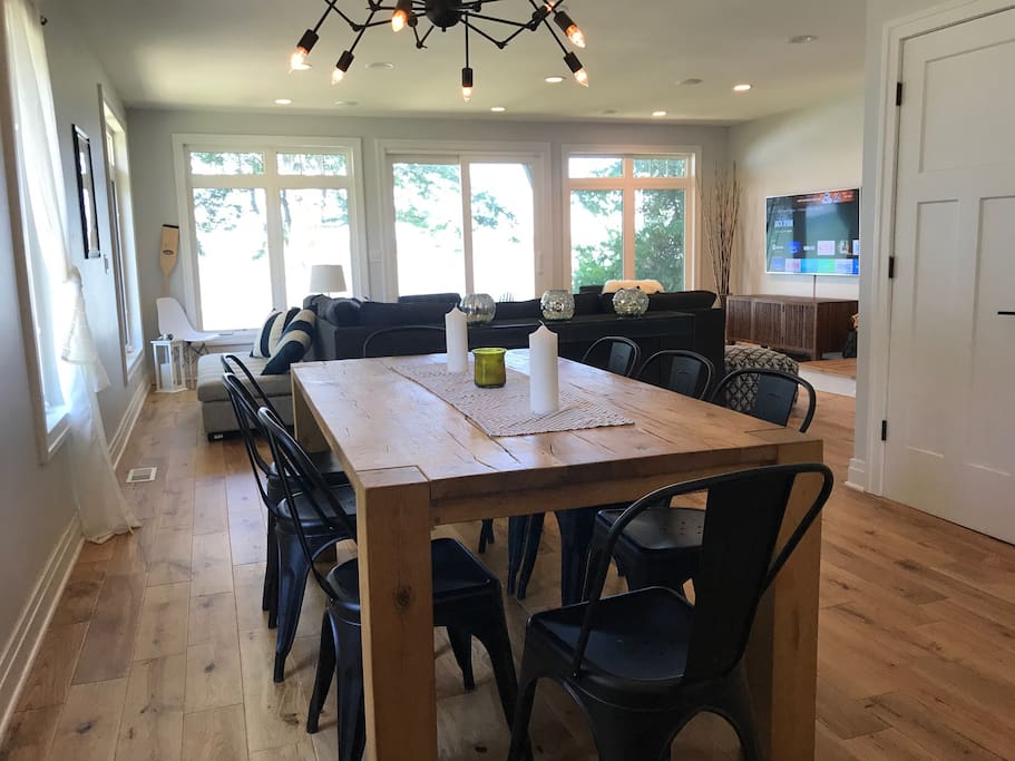 Open floor concept, expertly designed w/ 8 seat dining room