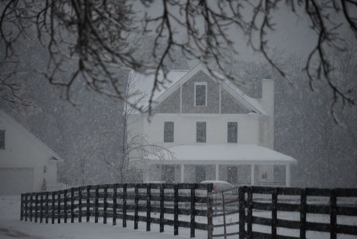 Beautiful Farmhouse @ StoneLedge