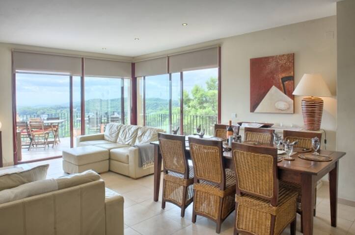 Luxury villa Pool Heating Wi-Fi Aircon SMART TV gallery image 5