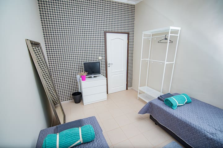 卧室3
两张单人床