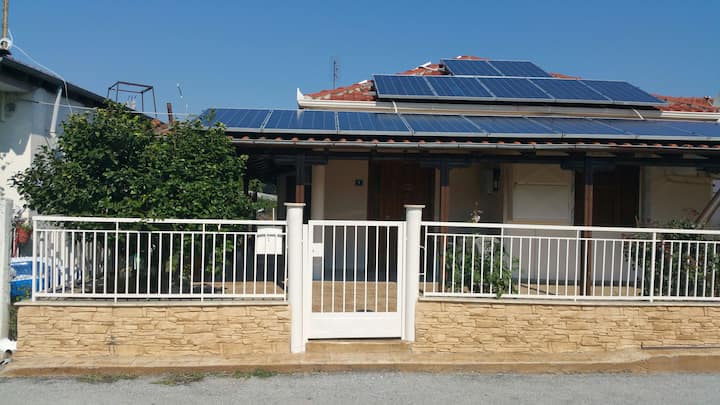 Single family home with courtyard