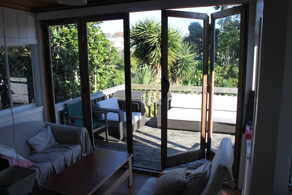 Large back deck and kitchen which looks on to the local park - green!