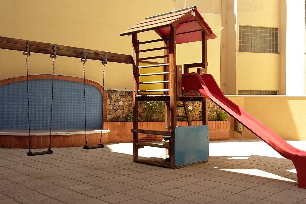 desde la puerta del apartamento puedes
ver la zona infantil