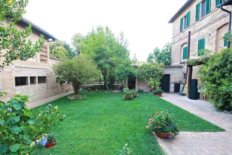 Room with private bathroom, 10min from Siena! (#1)