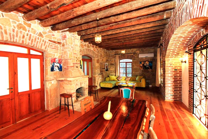 Side Cottage House