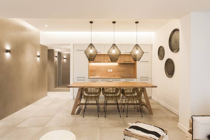 Bright 5th floor boutique apt, 1′ walk to Acropoli gallery image 2