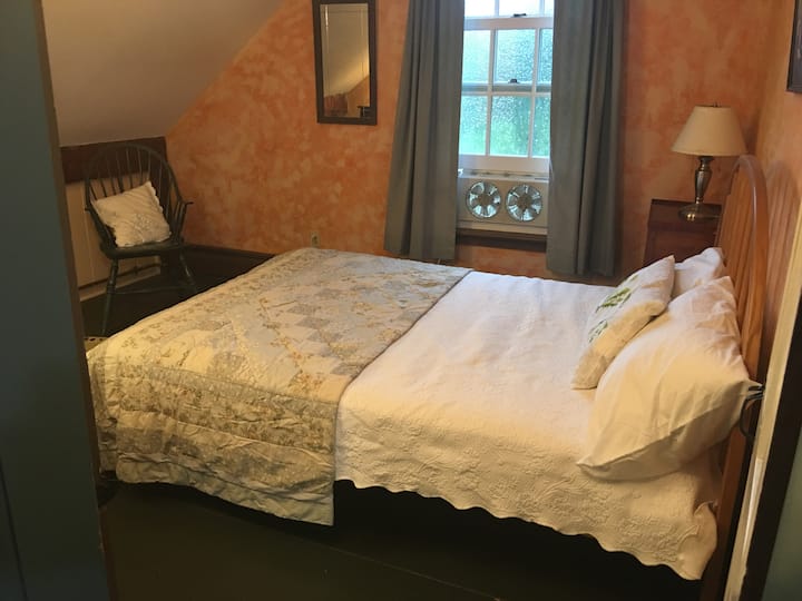 Krevat i plotë në katin e dytë