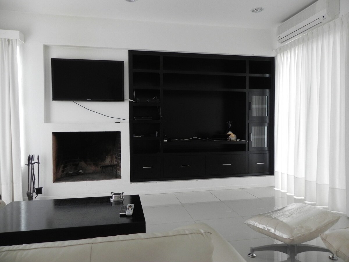 Erfolgreiche Airbnb-Immobilie: Furnished house with ocean view in Manantiales