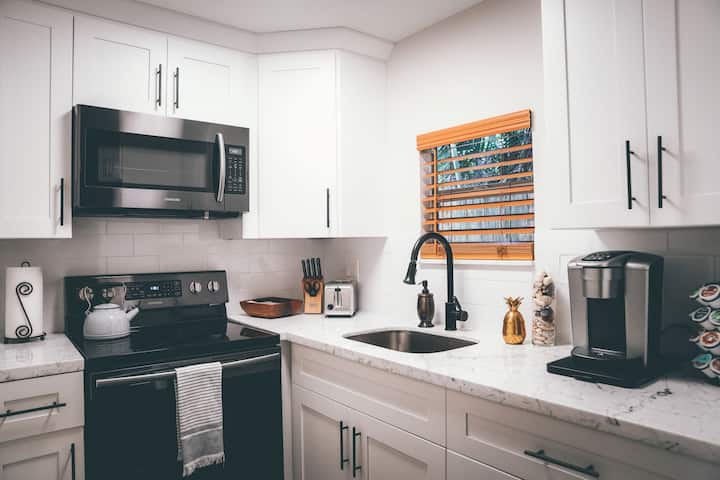 Beautiful Cottage In Charming Historic District - West Palm Beach, FL