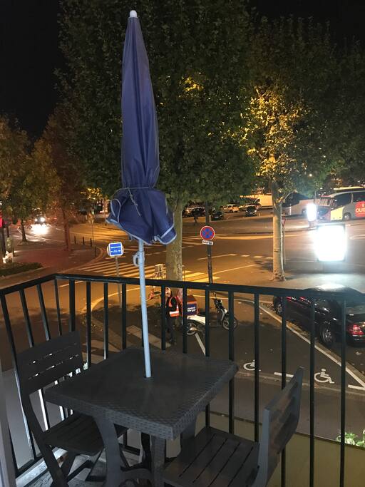 Salon de Jardin sur Balcon avec vue sur le Port de Plaisance (Installé toute l’année)