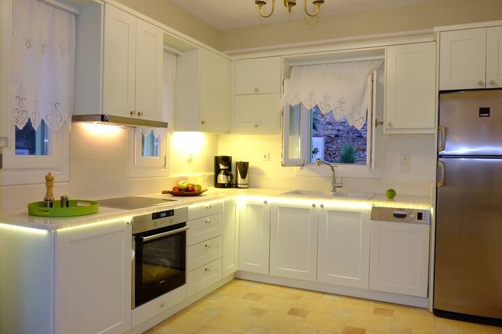 Valea 4 Bedroom Sea View Villa gallery image 5