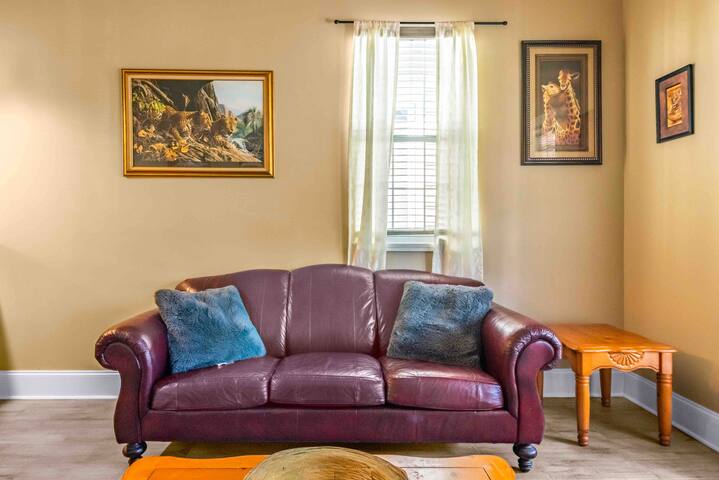 Broad St Villa Near Everything Nola 22-CSTR-12398 gallery image 3