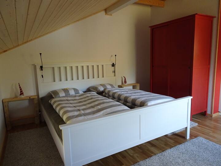 Doppelbett, Kleiderschrank - Double bed, Wardrobe