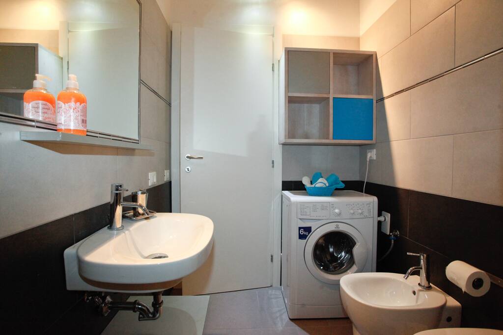 bagno con lavatrice