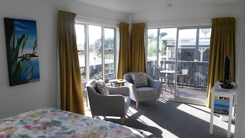 Top performing Airbnb: Studio with a touch of the Pacific in Waikato District South West