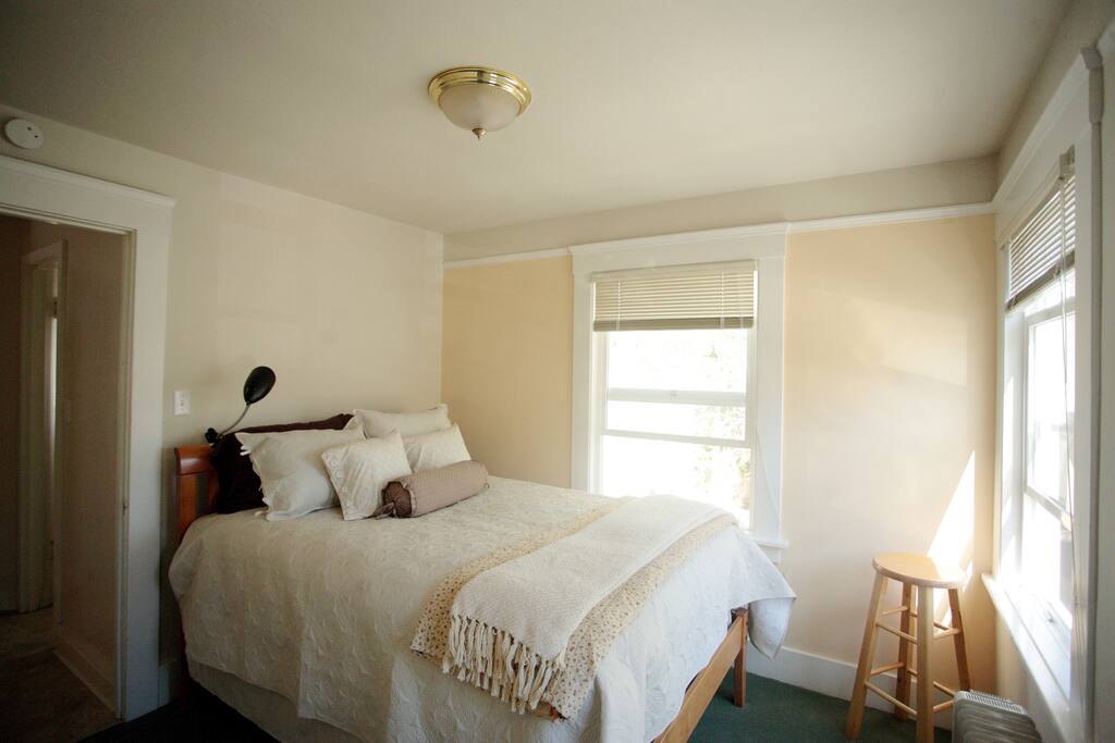 Sunny "treehouse" rms near Piedmont Apartments for Rent in Oakland