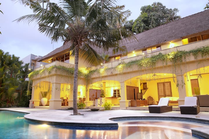 6 chambres à coucher Seminyak Bali Family Villa Banyan Estate - Villas à  louer à Denpasar, Bali, Indonésie - Airbnb