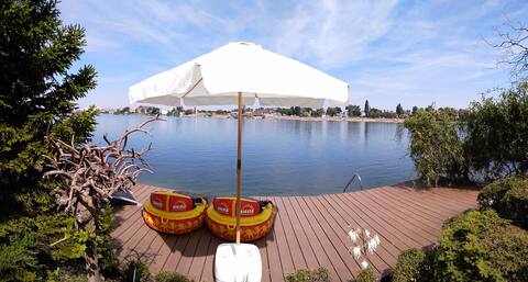 TopSenec - Lakeside Home
