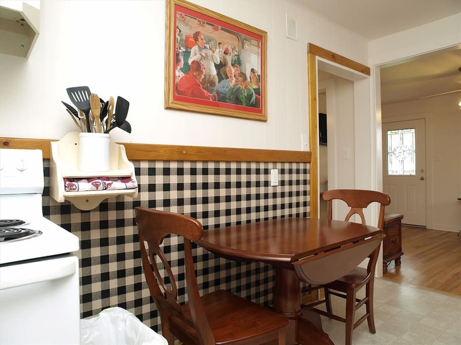 Opa Seidel Haus-Dining Area