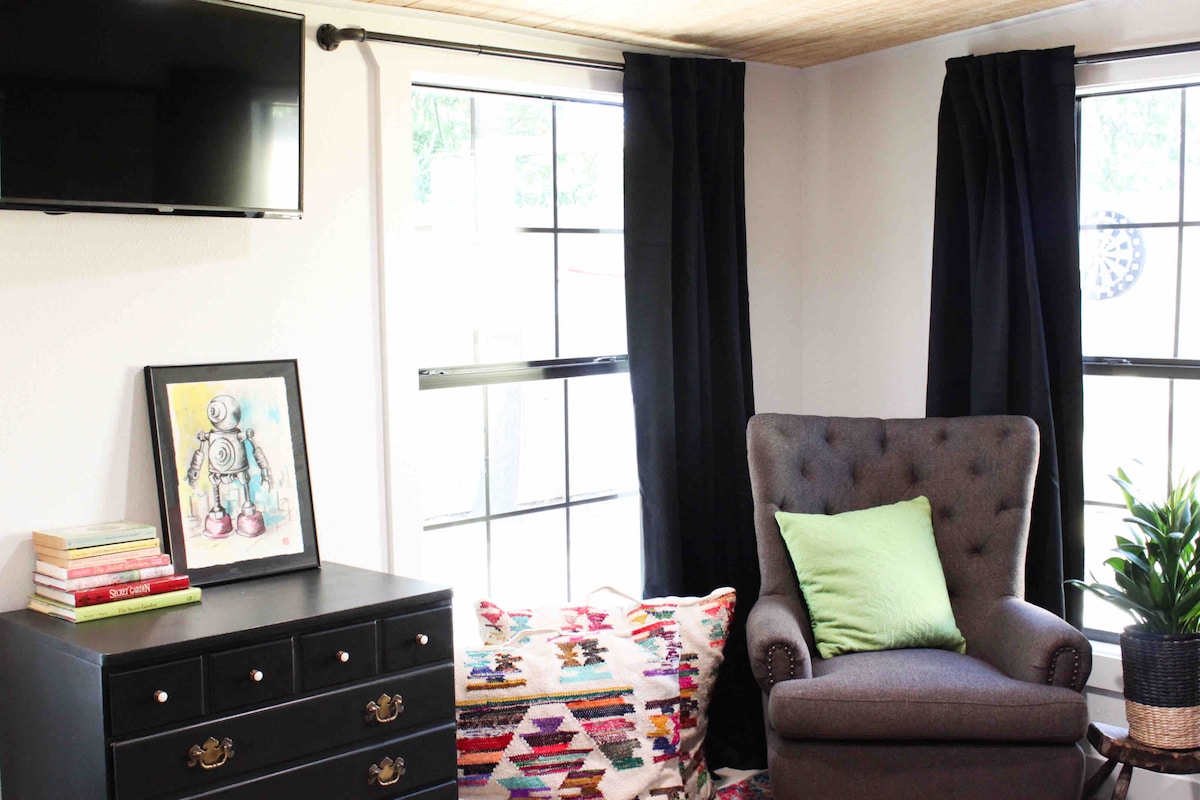 Successful Airbnb property: Tuck-Away Off River Trail, Bikes, Rain Shower in Kerrville