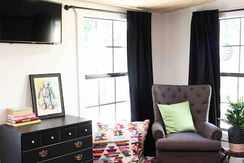 Successful Airbnb property: Tuck-Away Off River Trail, Bikes, Rain Shower in Kerrville