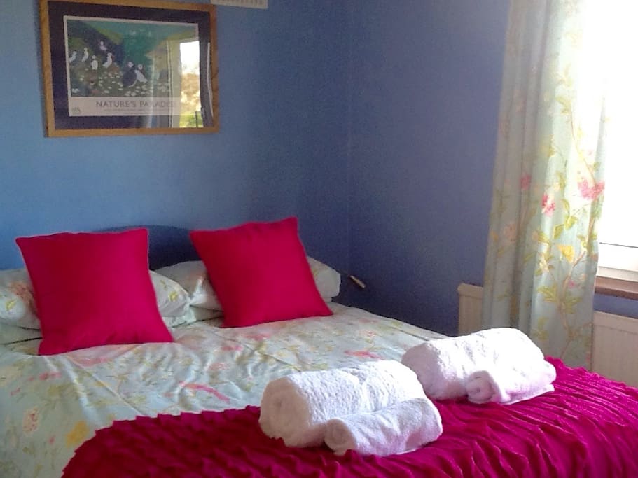 Double bed in small room with wash hand basin. Small but clean, comfortable and cosy!