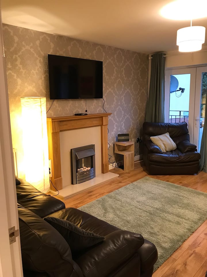 Royal Wootton Bassett Holiday Rentals & Homes England, United Kingdom