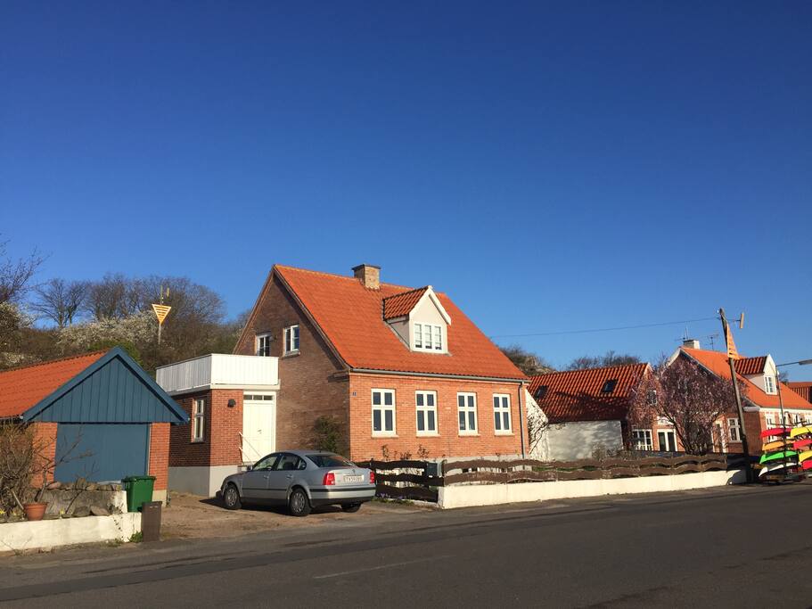 Huset set fra vejen