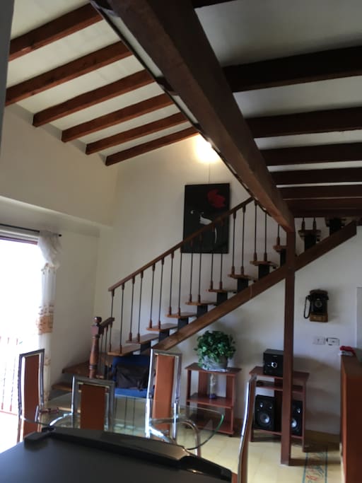 Family Room staircase to Loft