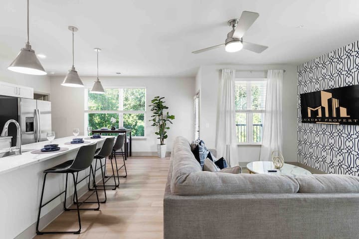 Pristine Living 5 Min From Downtown - Raleigh, NC