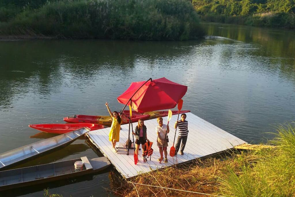 Fun on the river and on Nan de Panna dock