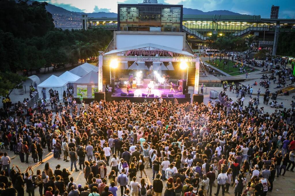 In the Parque de los Deseos you can enjoy the Planetario, outdoor film screenings, massive events, concerts, art exhibitions, among other things.