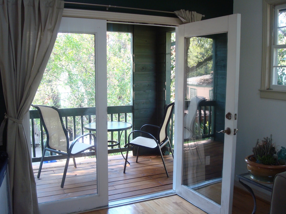 Central Austin Treehouse Studio Apt