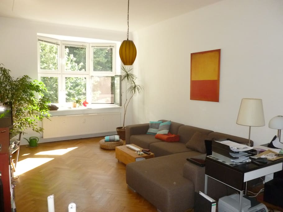 Wohnzimmer mit Platz zum Schlafen für eine Person