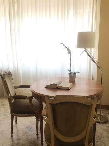 via Sparano Suite Shopping adiacente la Stazione gallery image 2