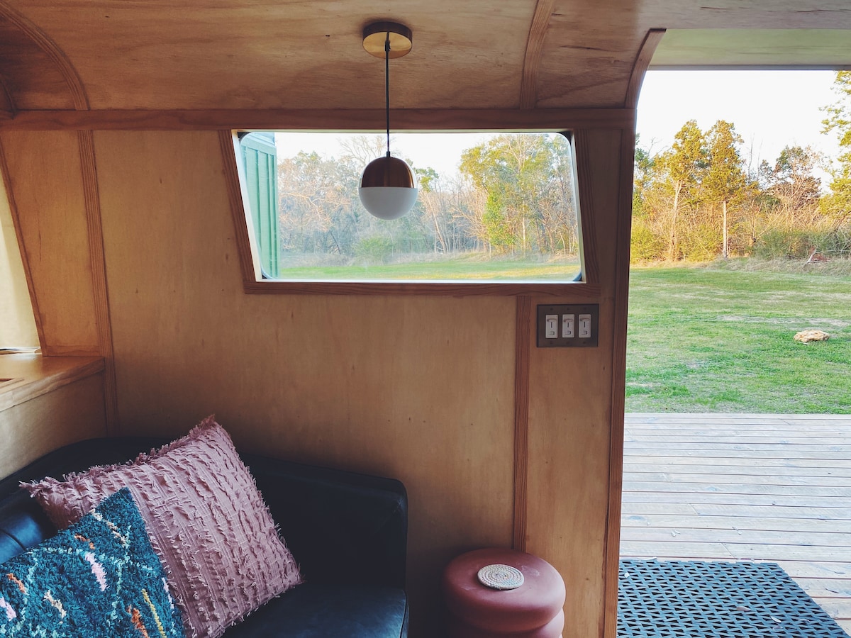 King Bed + 3 acres + private pool “VooDoo”