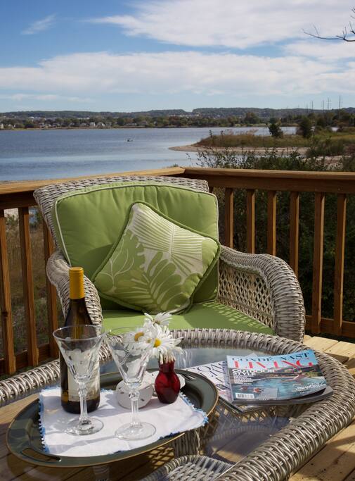 Lands End Beach Cottage Cottages for Rent in Portsmouth, Rhode Island